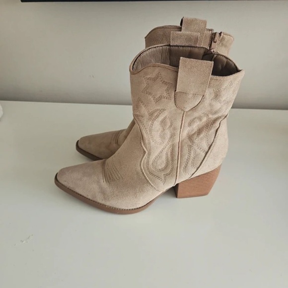 Ikrush Shoes - Chic Tan Suede Ankle Boots